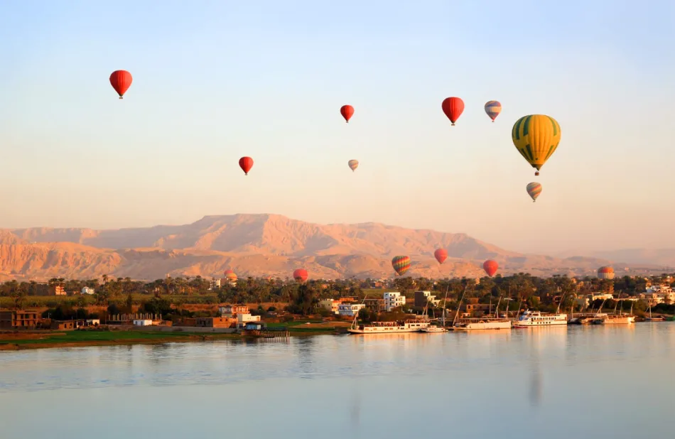 Hot air balloon over Luxor during Cairo day tour