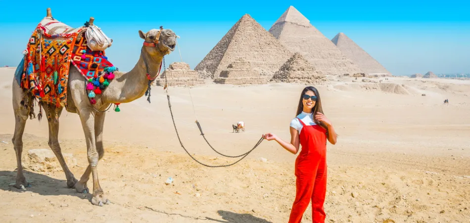Tour around the Pyramids with a camel ride
