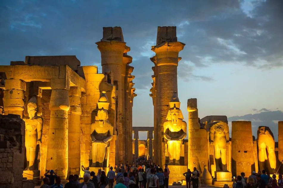 Night tour of Luxor Temple from Hurghada trip